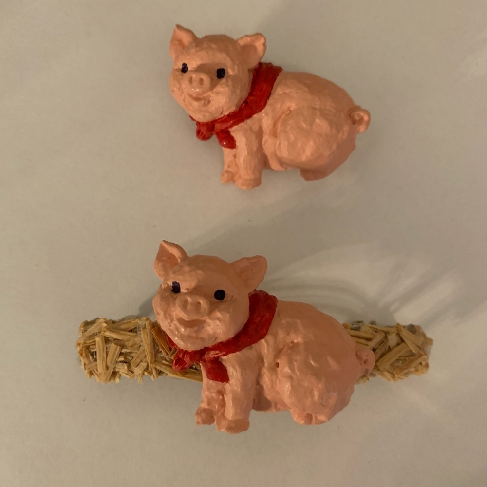 Vintage pig barrette and pin!